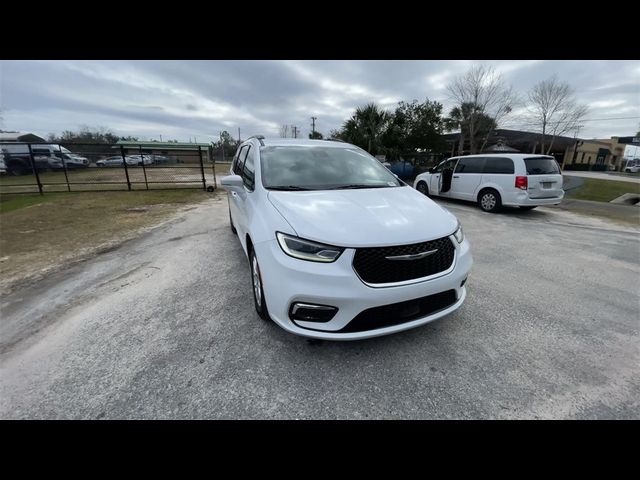 2022 Chrysler Pacifica Touring-L