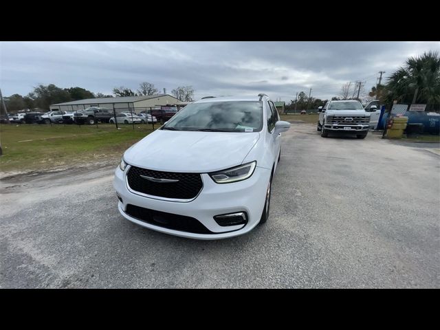 2022 Chrysler Pacifica Touring-L