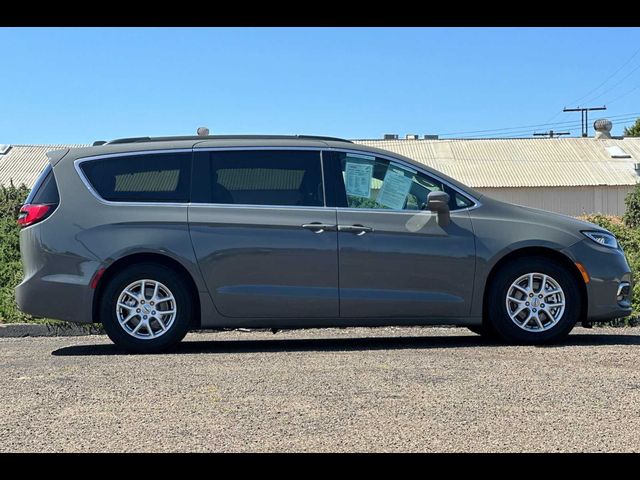 2022 Chrysler Pacifica Touring-L