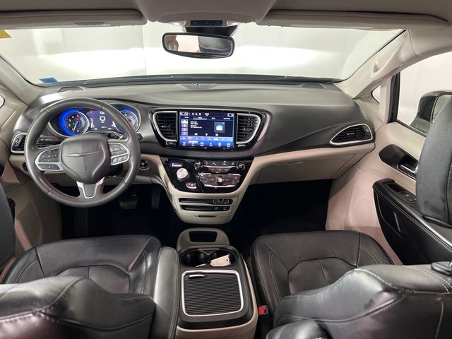 2022 Chrysler Pacifica Touring-L