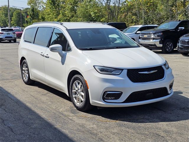 2022 Chrysler Pacifica Touring-L