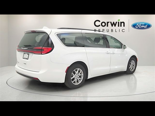 2022 Chrysler Pacifica Touring-L