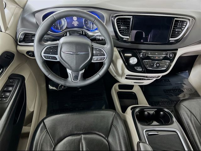 2022 Chrysler Pacifica Touring-L