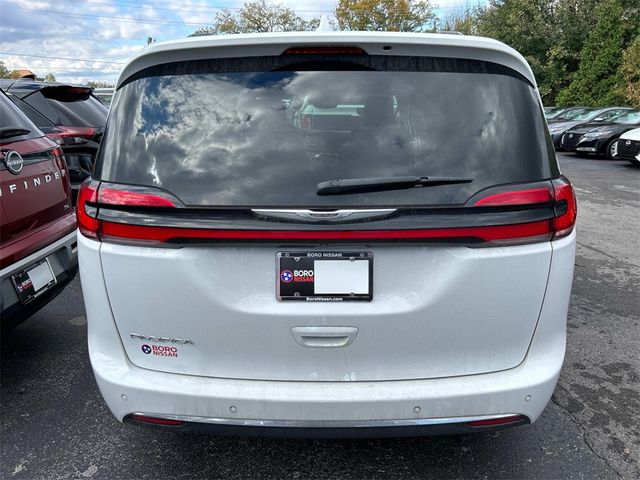 2022 Chrysler Pacifica Touring-L