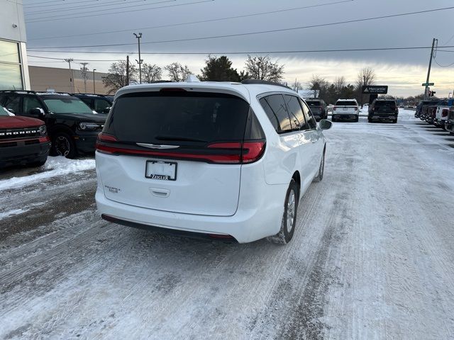 2022 Chrysler Pacifica Touring-L