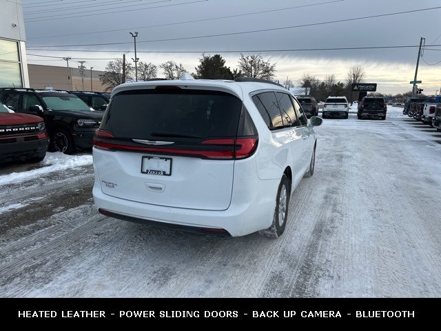 2022 Chrysler Pacifica Touring-L