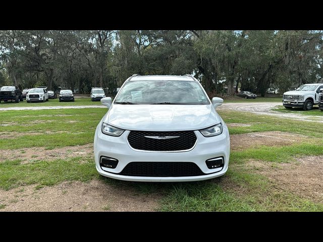 2022 Chrysler Pacifica Touring-L