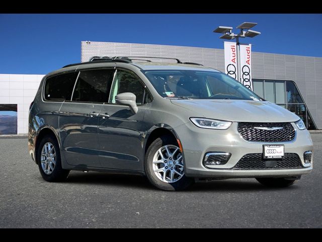 2022 Chrysler Pacifica Touring-L