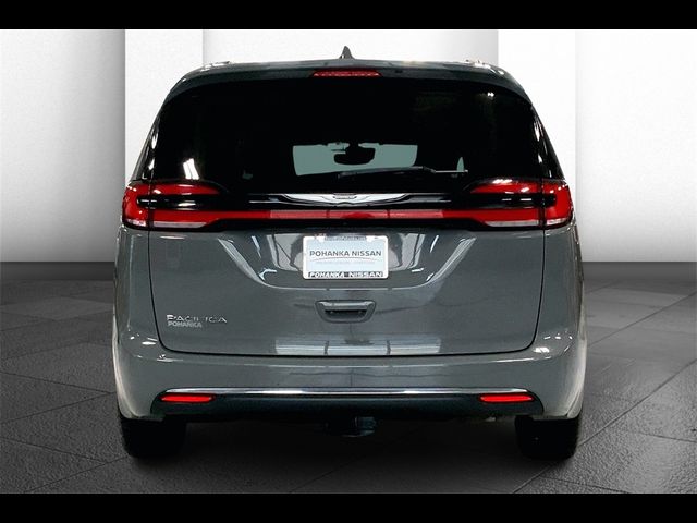 2022 Chrysler Pacifica Touring-L