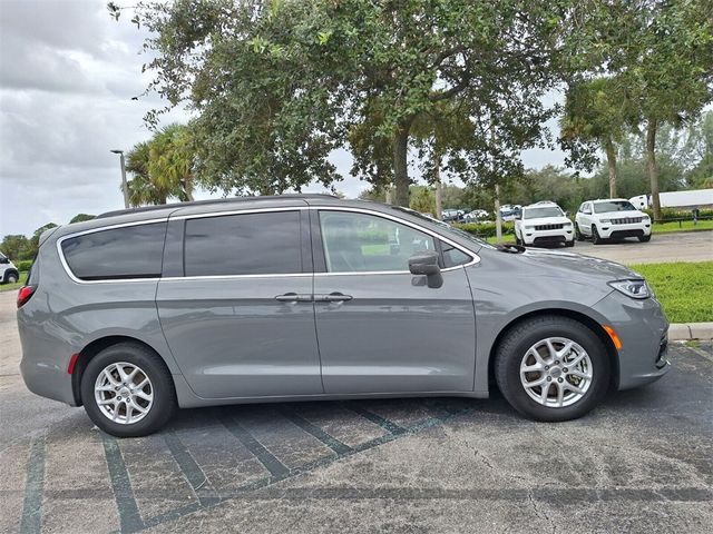 2022 Chrysler Pacifica Touring-L