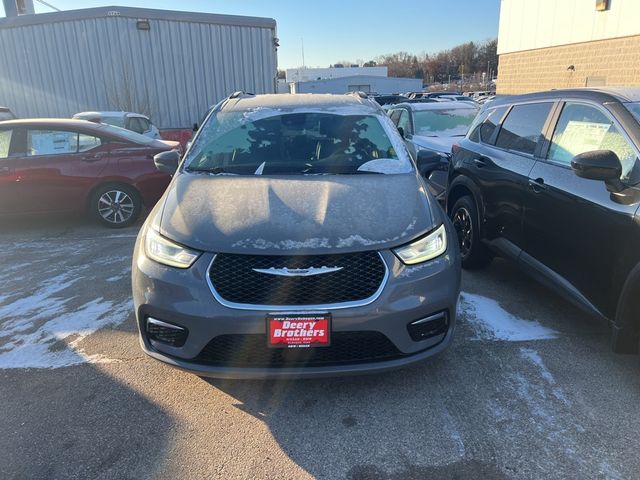 2022 Chrysler Pacifica Touring-L