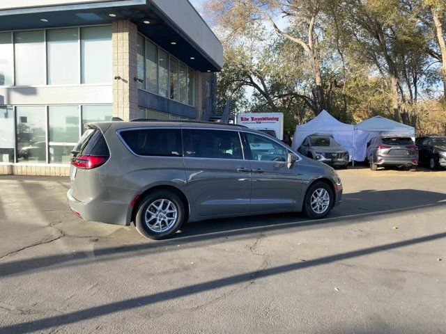 2022 Chrysler Pacifica Touring-L