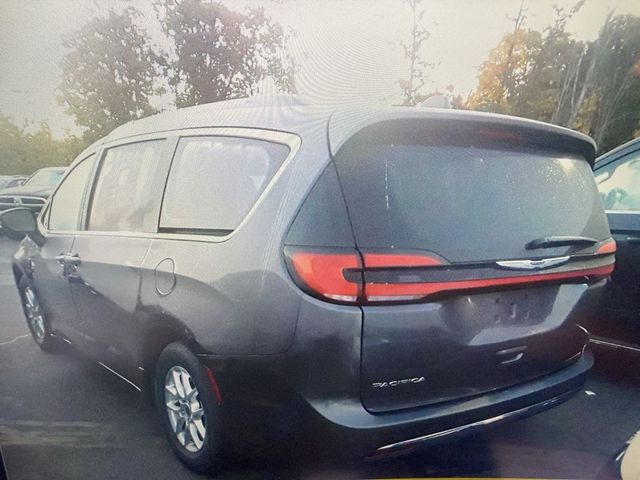 2022 Chrysler Pacifica Touring-L