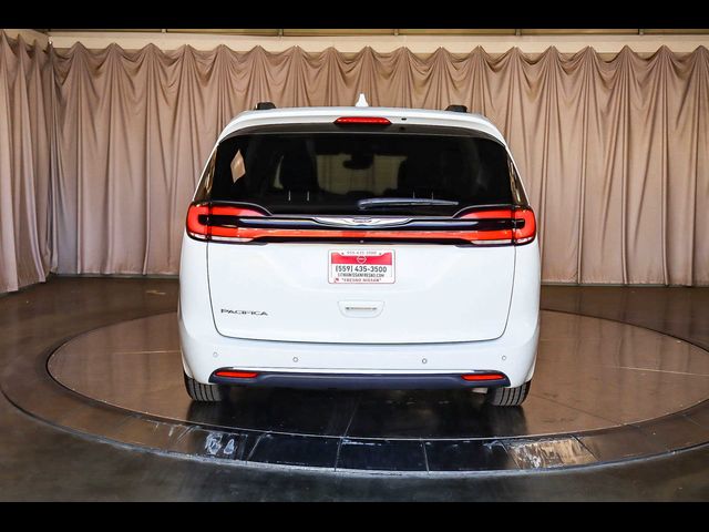 2022 Chrysler Pacifica Touring-L