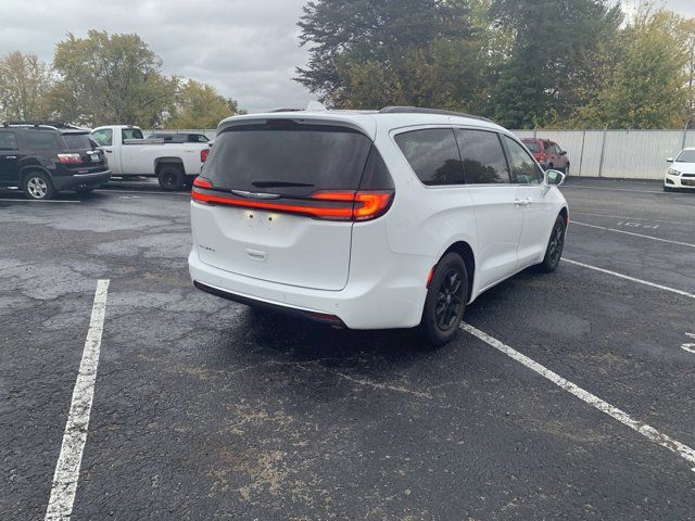 2022 Chrysler Pacifica Touring-L