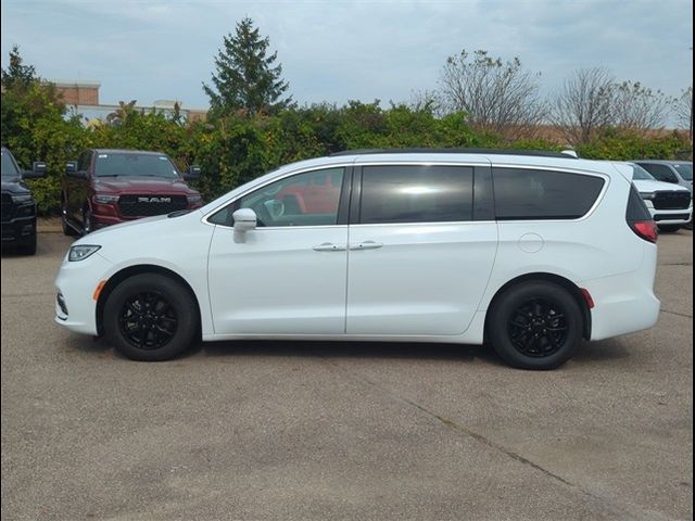 2022 Chrysler Pacifica Touring-L