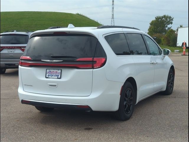 2022 Chrysler Pacifica Touring-L