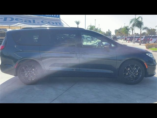 2022 Chrysler Pacifica Touring-L