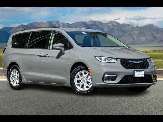 2022 Chrysler Pacifica Touring-L