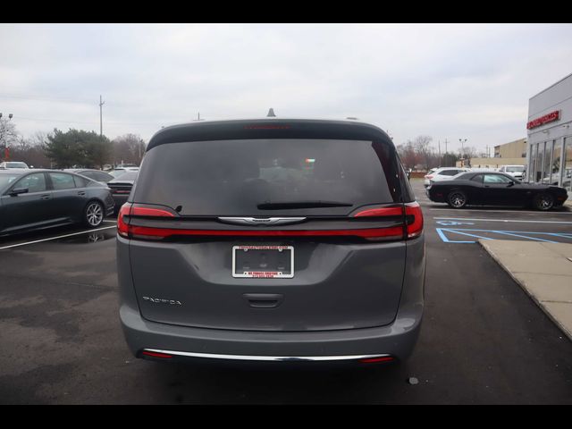 2022 Chrysler Pacifica Touring-L