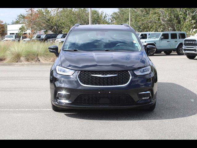 2022 Chrysler Pacifica Touring-L