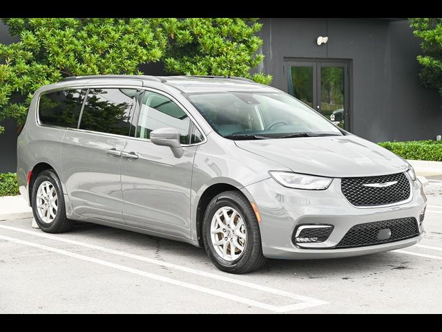 2022 Chrysler Pacifica Touring-L