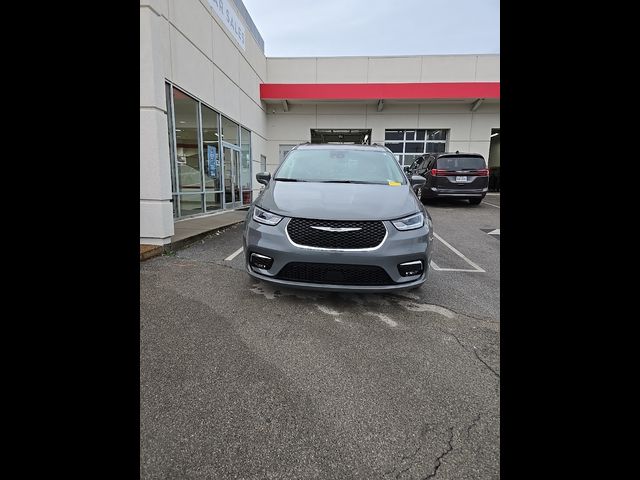 2022 Chrysler Pacifica Touring-L