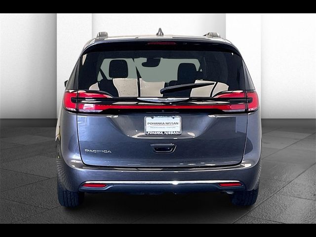 2022 Chrysler Pacifica Touring-L