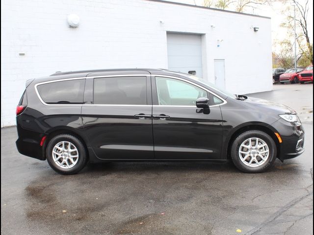 2022 Chrysler Pacifica Touring-L