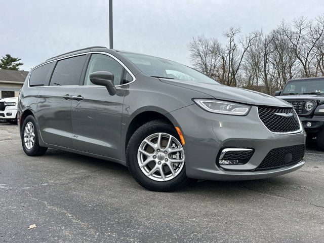 2022 Chrysler Pacifica Touring-L