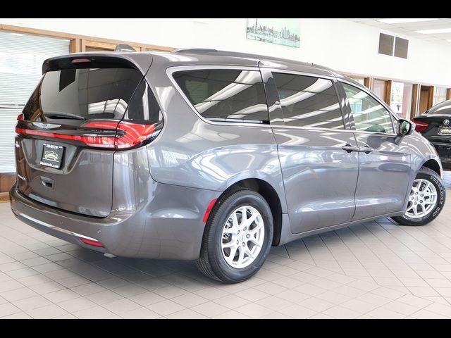 2022 Chrysler Pacifica Touring-L