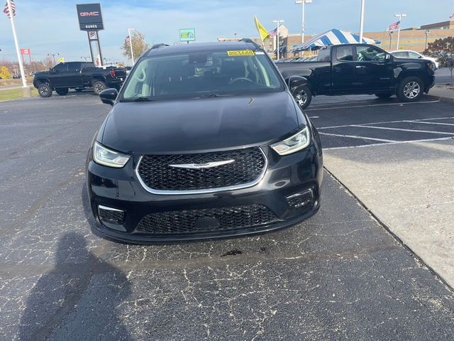 2022 Chrysler Pacifica Touring-L