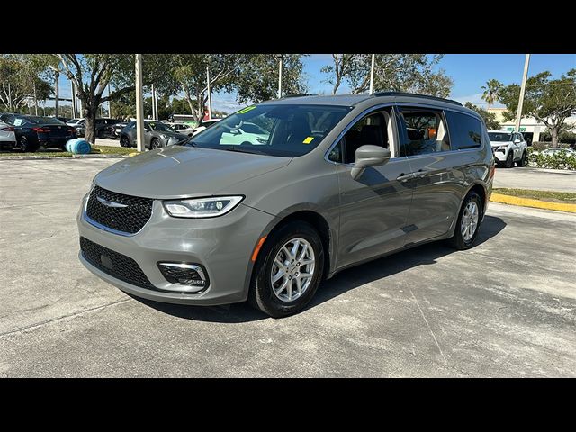 2022 Chrysler Pacifica Touring-L