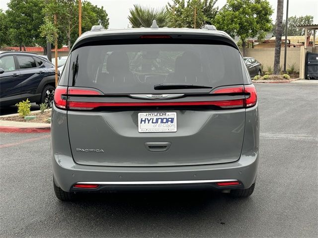 2022 Chrysler Pacifica Touring-L