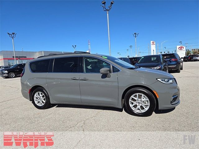 2022 Chrysler Pacifica Touring-L