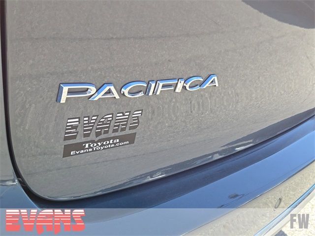 2022 Chrysler Pacifica Touring-L