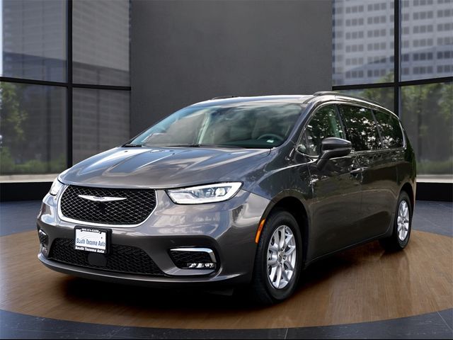 2022 Chrysler Pacifica Touring-L