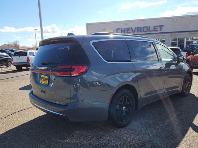 2022 Chrysler Pacifica Touring-L