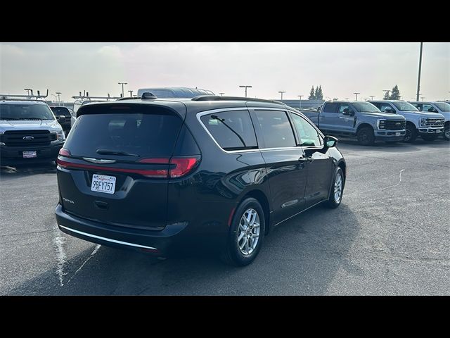 2022 Chrysler Pacifica Touring-L