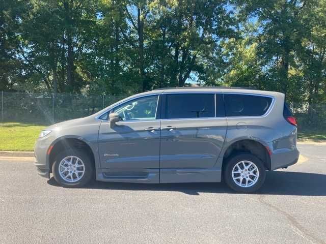 2022 Chrysler Pacifica Touring-L