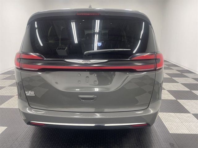 2022 Chrysler Pacifica Touring-L