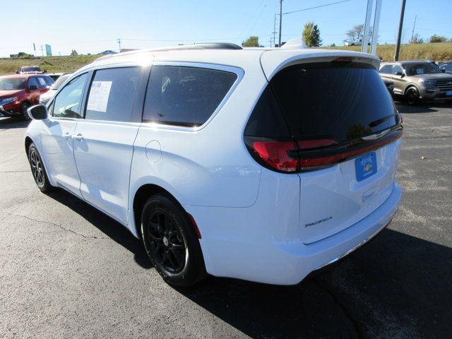 2022 Chrysler Pacifica Touring-L