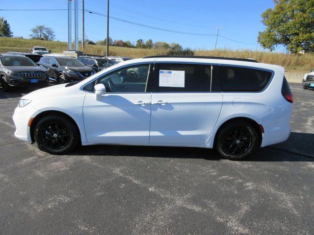 2022 Chrysler Pacifica Touring-L