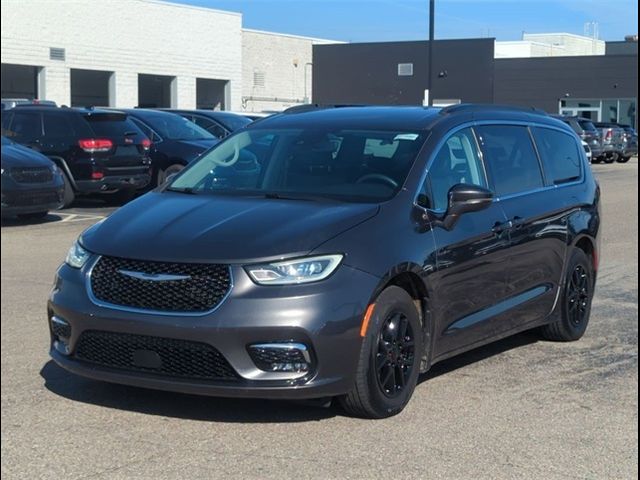 2022 Chrysler Pacifica Touring-L