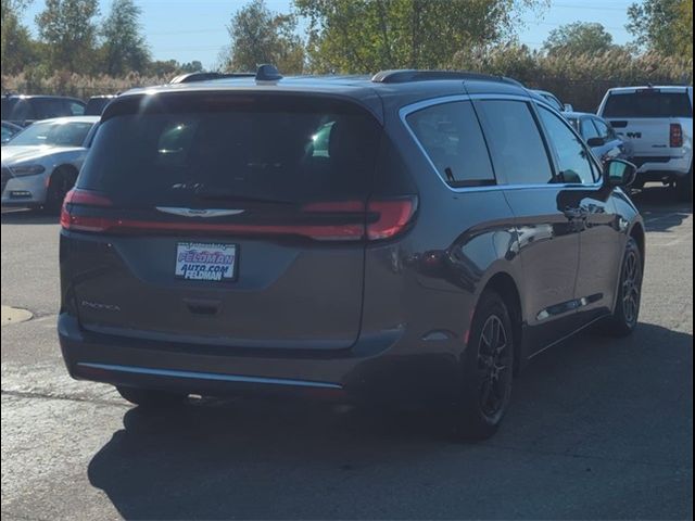 2022 Chrysler Pacifica Touring-L