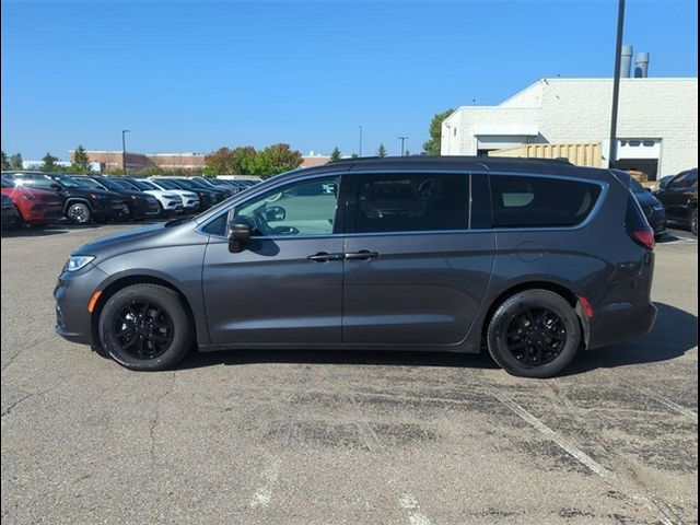 2022 Chrysler Pacifica Touring-L