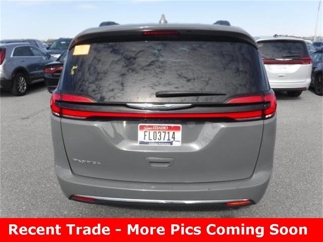 2022 Chrysler Pacifica Touring-L