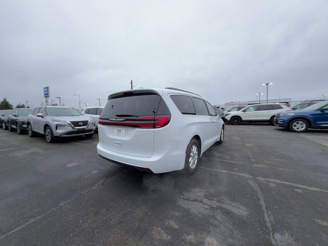 2022 Chrysler Pacifica Touring-L