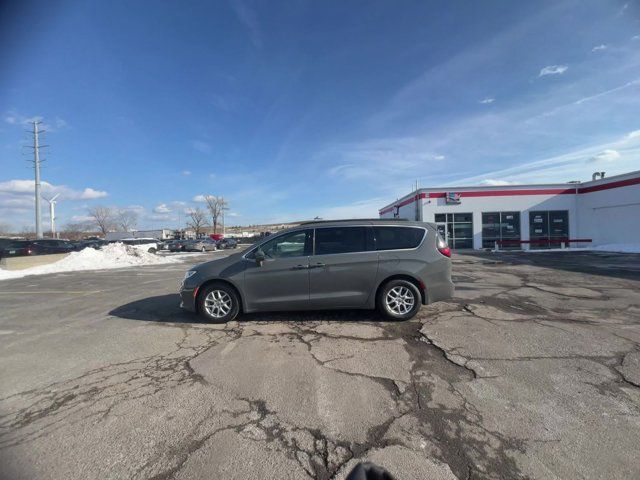 2022 Chrysler Pacifica Touring-L