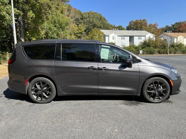 2022 Chrysler Pacifica Touring-L